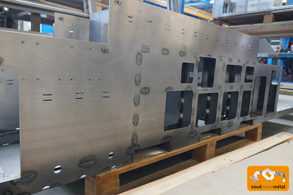 Façade de machine spé par Soud Ouest Métal
